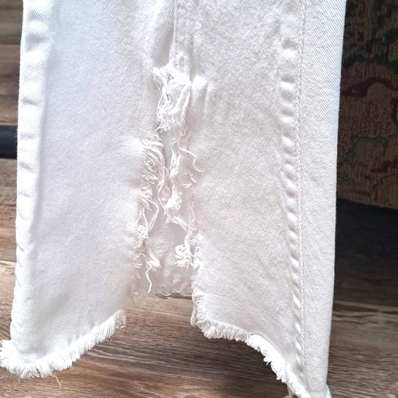 SHEIN White Flare Wide Leg Jeans with Distressed Hem Size Medium - Picture 7 of 9